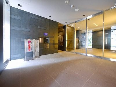 グランドガーラ川崎のエントランス