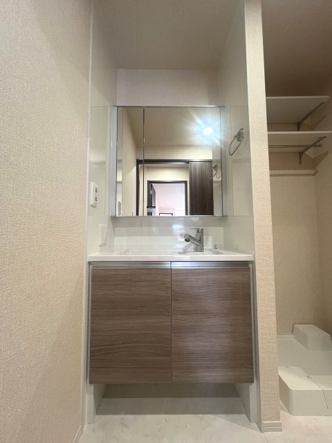 ハイダウェイ 両替町の独立洗面台