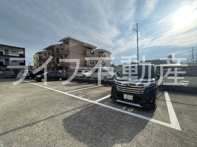 ヴェルディハイツの駐車場|駐車場があるので、車を買う予定の方も安心です
