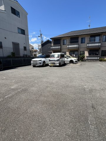 シャーメゾン岡山B棟の駐車場