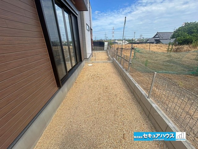【本日ご案内可能】大府市横根町石丸　全3棟の庭|【庭】
◆南向きのお庭付きの物件です♪芝生を敷いたり、砂利を敷いたりしてリビングから見える景色をお洒落に彩ることができます。　　　　　　　　　　　　　　　　　　　　　　　　　　　　　　　　　　　　　　