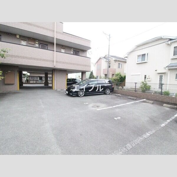 ヴィラコートはなみづきの駐車場|駐車スペースもあります