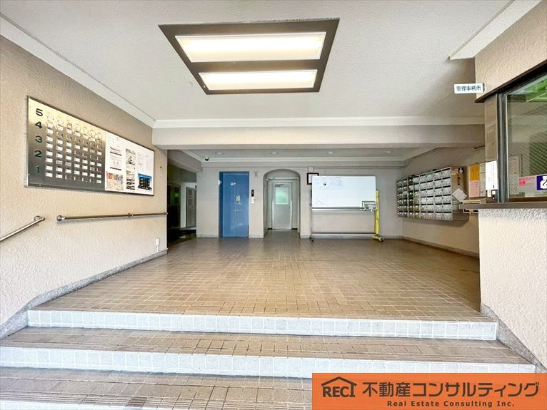 日商岩井夙川マンションのエントランス