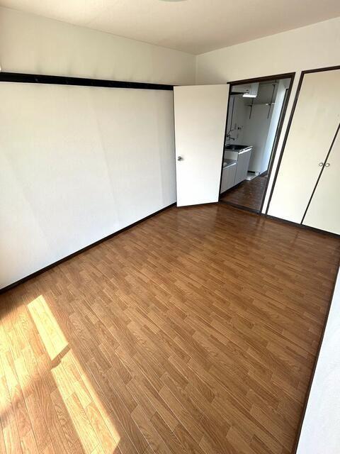 三光町マンションの寝室