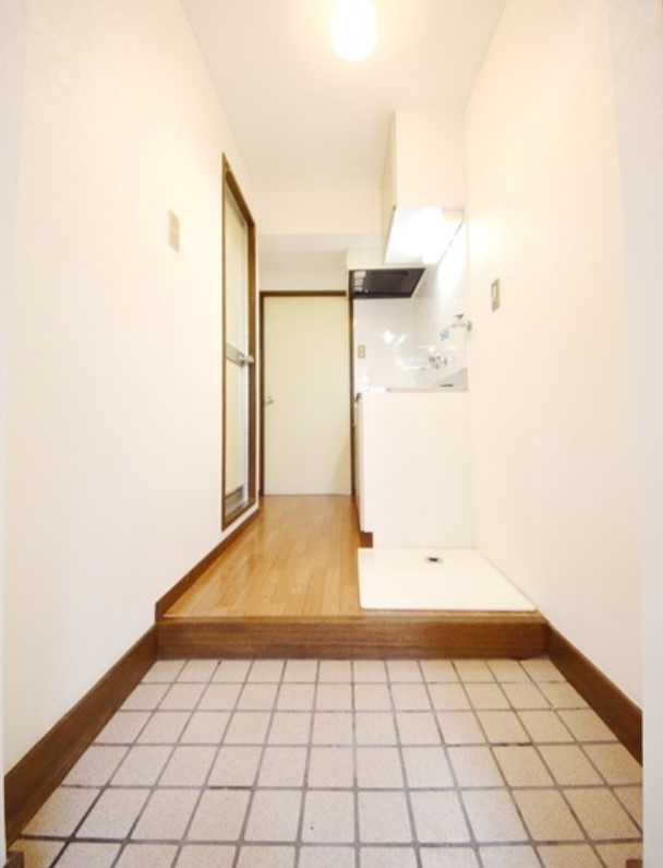 三光町マンションの玄関