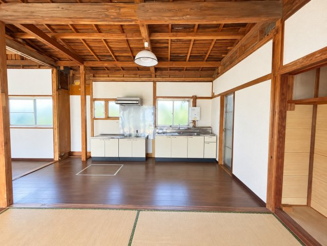 水戸市緑町１丁目　中古戸建のキッチン|※画像の一部はAIを用いて加工・編集しています。実際の状況と異なる場合がありますので、ご了承下さい。