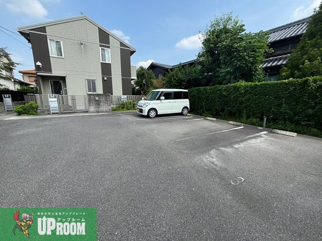 ジュネス・ドエルⅡの駐車場