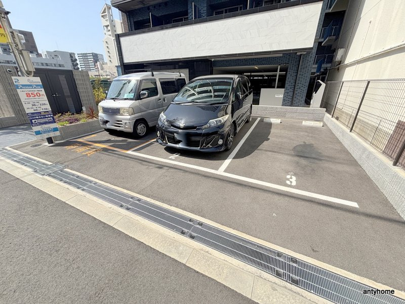 プレサンス大国町ブライス　仲介手数料無料の駐車場