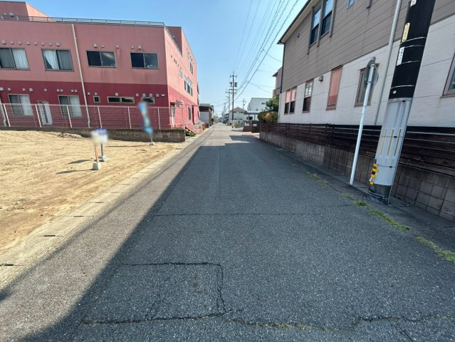 【前面道路含む現地写真】の画像
