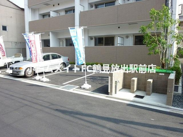 大阪市鶴見区放出東３丁目の賃貸マンションの駐車場