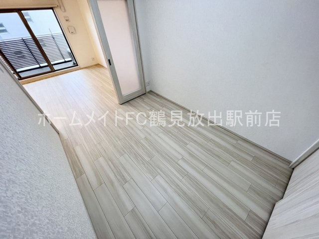 大阪市鶴見区鶴見４丁目の賃貸マンションの洋室