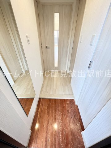 大阪市鶴見区鶴見４丁目の賃貸マンションの玄関