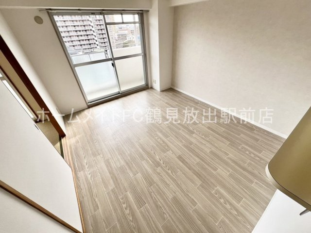 大阪市鶴見区今津中３丁目の賃貸マンションの居間・リビング