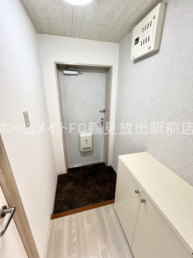 大阪市鶴見区今津中３丁目の賃貸マンションの玄関