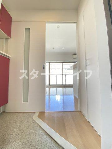 大阪市東淀川区西淡路１丁目の賃貸マンションの玄関