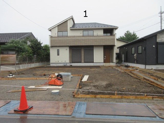 【仲介手数料無料】新築戸建　吉見町久保田1437-1（全2棟）の前面道路含む現地写真