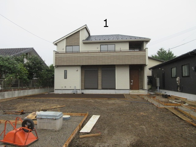 【仲介手数料無料】新築戸建　吉見町久保田1437-1（全2棟）の前面道路含む現地写真