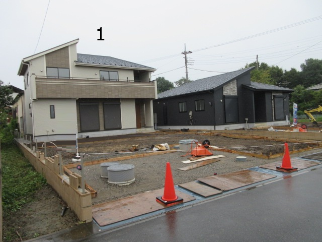 【仲介手数料無料】新築戸建　吉見町久保田1437-1（全2棟）の前面道路含む現地写真