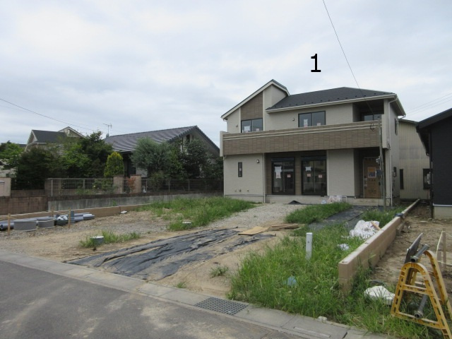 【仲介手数料無料】新築戸建　吉見町久保田1437-1（全2棟）の前面道路含む現地写真
