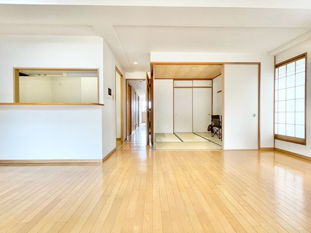 【内装】 | エステムコート吹田片山公園フローラ | こちらの物件近くの教育施設や、スーパー・公園など、物件周辺の住環境を併せてご案内させて頂きます。ぜひ、現地での暮らしをイメージなさって下さい！