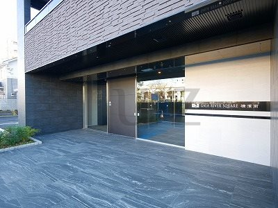 ガーラリバースクエア横濱南のエントランス
