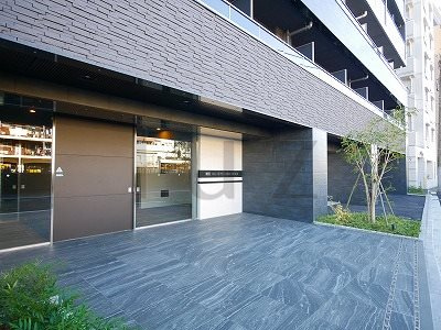 ガーラリバースクエア横濱南のエントランス