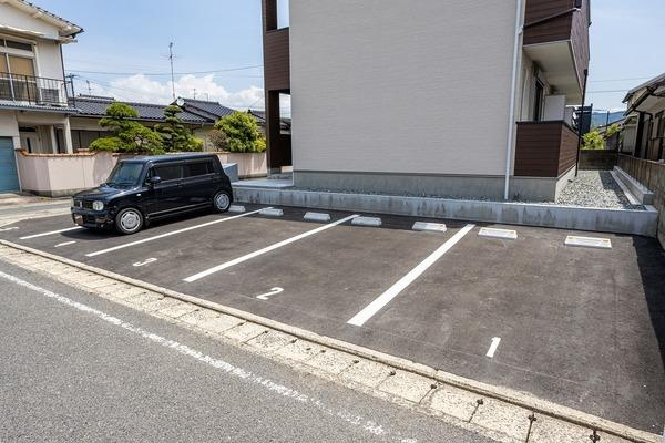Cherry Blossomsの駐車場