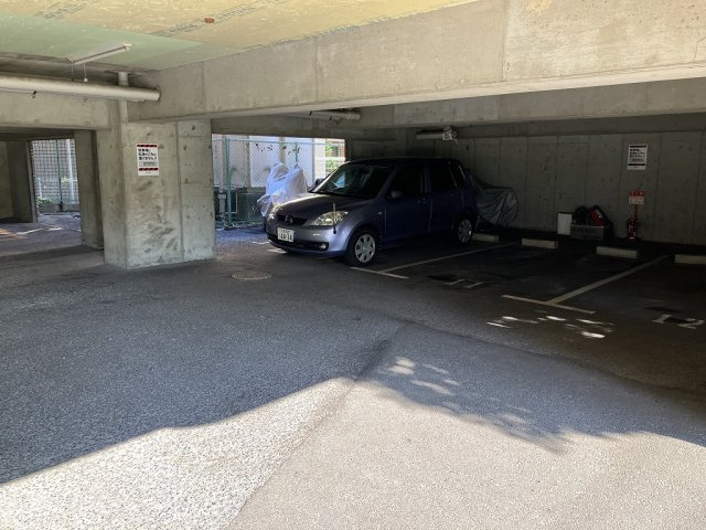 カルム東豊中の駐車場