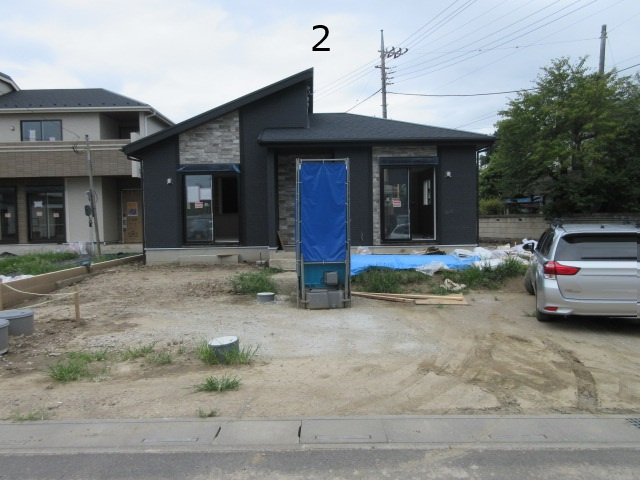 【仲介手数料無料】新築戸建　吉見町久保田1437-1（全2棟）の前面道路含む現地写真