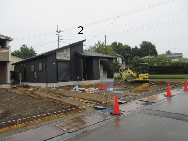 【仲介手数料無料】新築戸建　吉見町久保田1437-1（全2棟）の前面道路含む現地写真