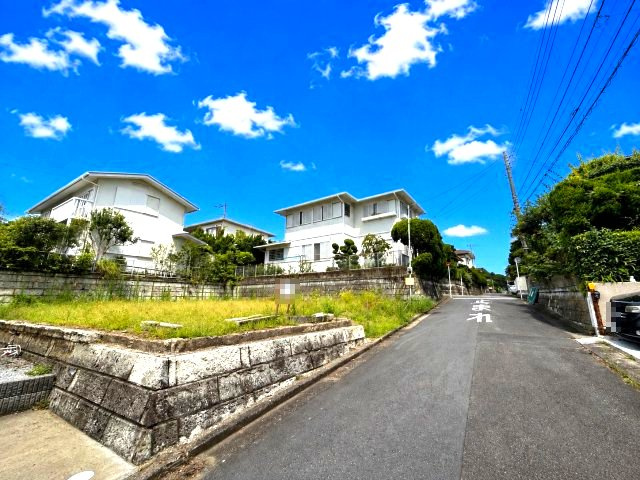 47帖のルーフバルコニー　カースペース4台の前面道路含む現地写真|前面道路