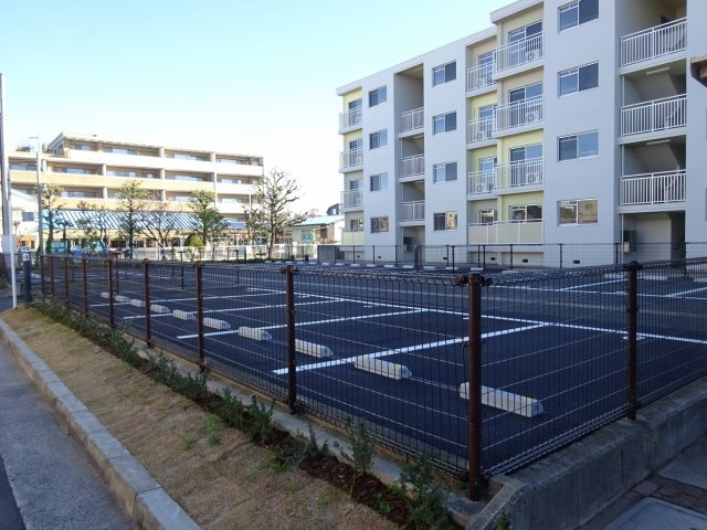 RUNOAS Koushienの駐車場