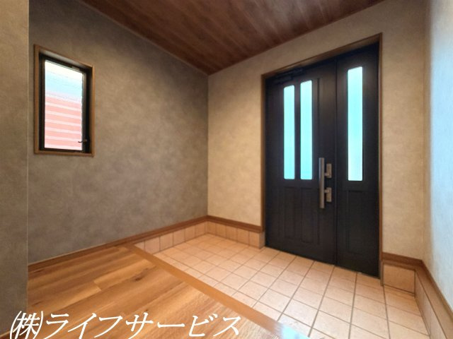 【玄関】 | 三津屋南３丁目中古戸建 | 玄関／広々としています