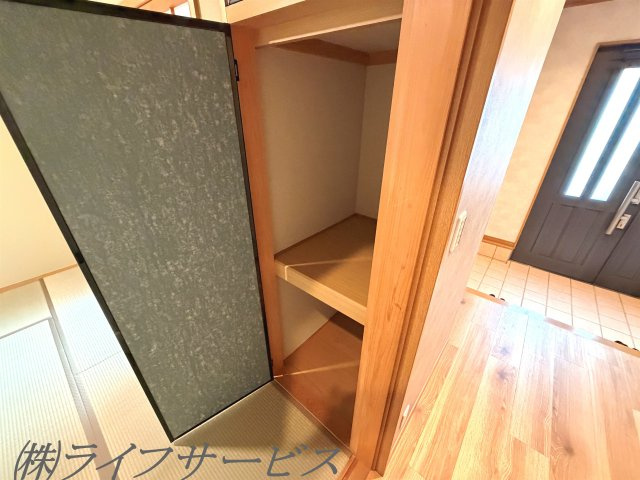 【収納】 | 三津屋南３丁目中古戸建 | １階和室６帖／押入あり