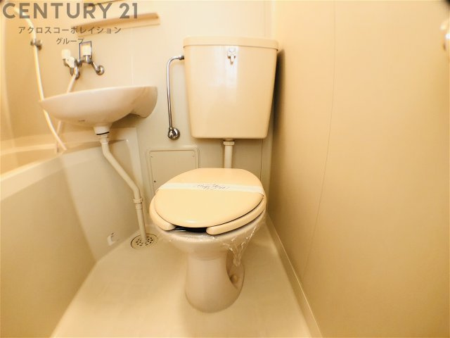 浴室内にトイレがあります！