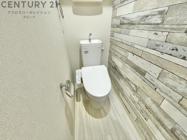 温水洗浄便座付きのトイレです♪