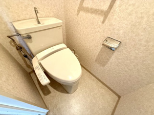 シンプルで使いやすいトイレです♪