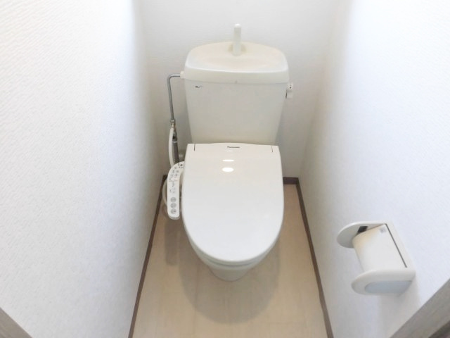 熊本市中央区九品寺１丁目の賃貸マンションのトイレ|落ち着いた色調のトイレです