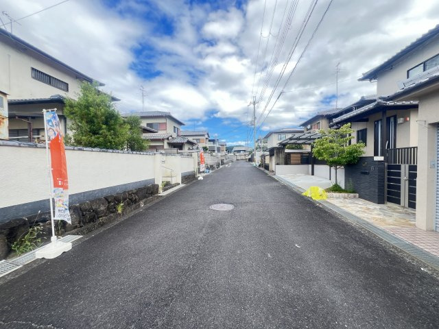 橿原市白橿町１丁目の前面道路含む現地写真