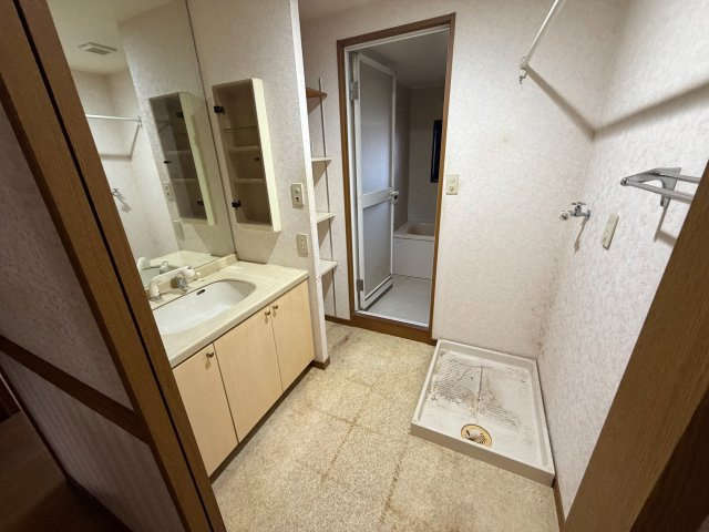 宗像市赤間 アンピール教育大前Ⅱ 中古マンションの独立洗面台