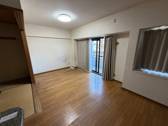 宗像市赤間 アンピール教育大前Ⅱ 中古マンションの居間・リビング