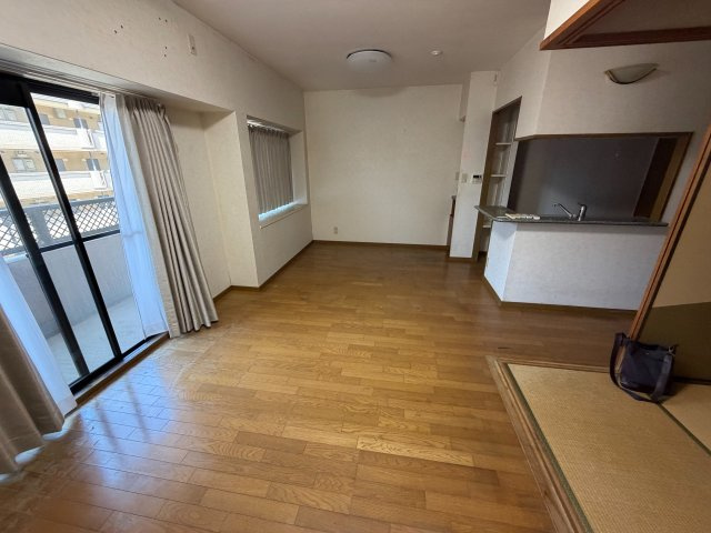 宗像市赤間 アンピール教育大前Ⅱ 中古マンションの居間・リビング