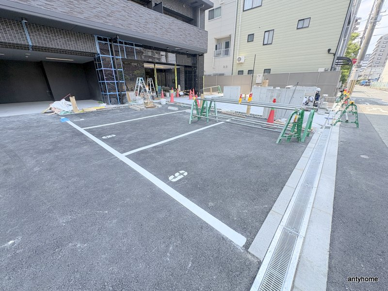 プレリス鶴見緑地グランガーデリア　仲介手数料無料の駐車場