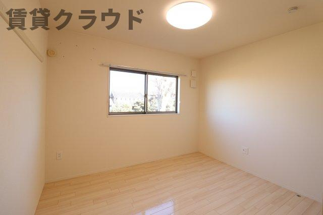 シェモアの寝室|落ち着いた色調の寝室です
