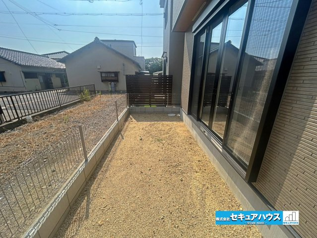 【本日ご案内可能】大府市横根町石丸　全3棟の庭|【庭】
◆南向きのお庭付きの物件です♪芝生を敷いたり、砂利を敷いたりしてリビングから見える景色をお洒落に彩ることができます。　　　　　　　　　　　　　　　　　　　　　　　　　　　　　　　　　　　　　　