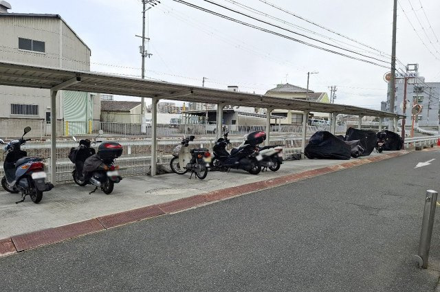 クローバーハイツ上野芝のその他共用部分|バイク置場