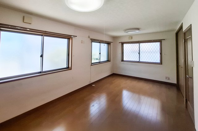 泉大津市板原町1丁目の洋室|洋室2