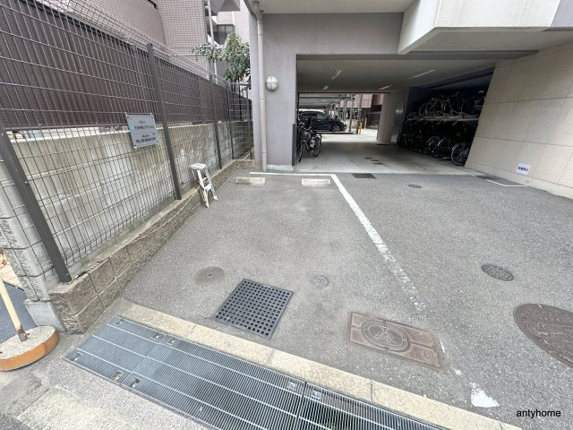 グランディールNAMBA　仲介手数料無料の駐車場
