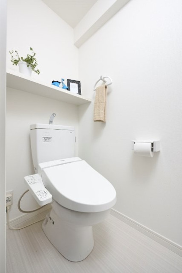 【トイレ】 | 新品家具付きマンション山王15(KaGood福岡) | サイト内トイレ、洗面所写真フロアカラー相違