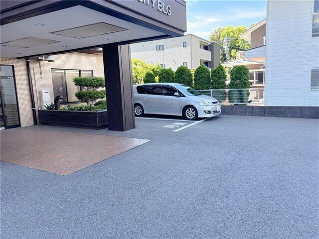 古淵シティビルの駐車場